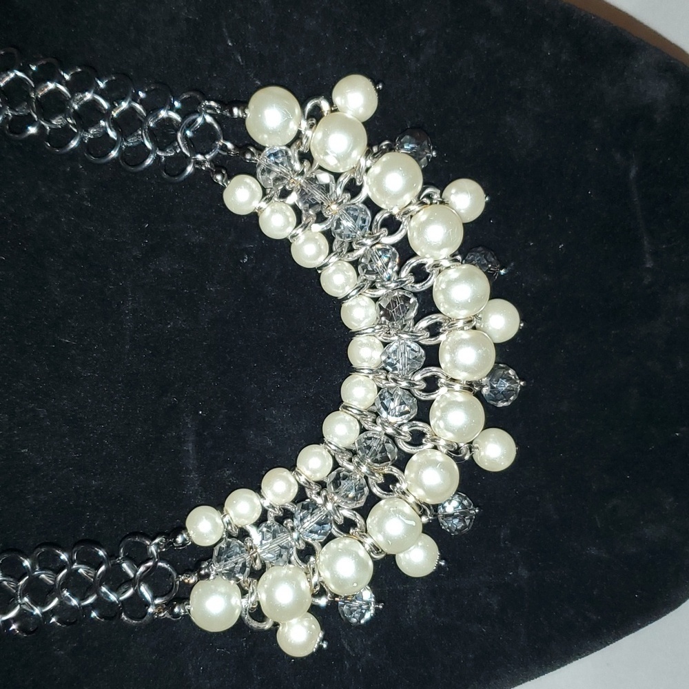 Vera Wang faux pearl and faux crystal 3 layer cluster and drop tier 22" necklace - Picture 2 of 5